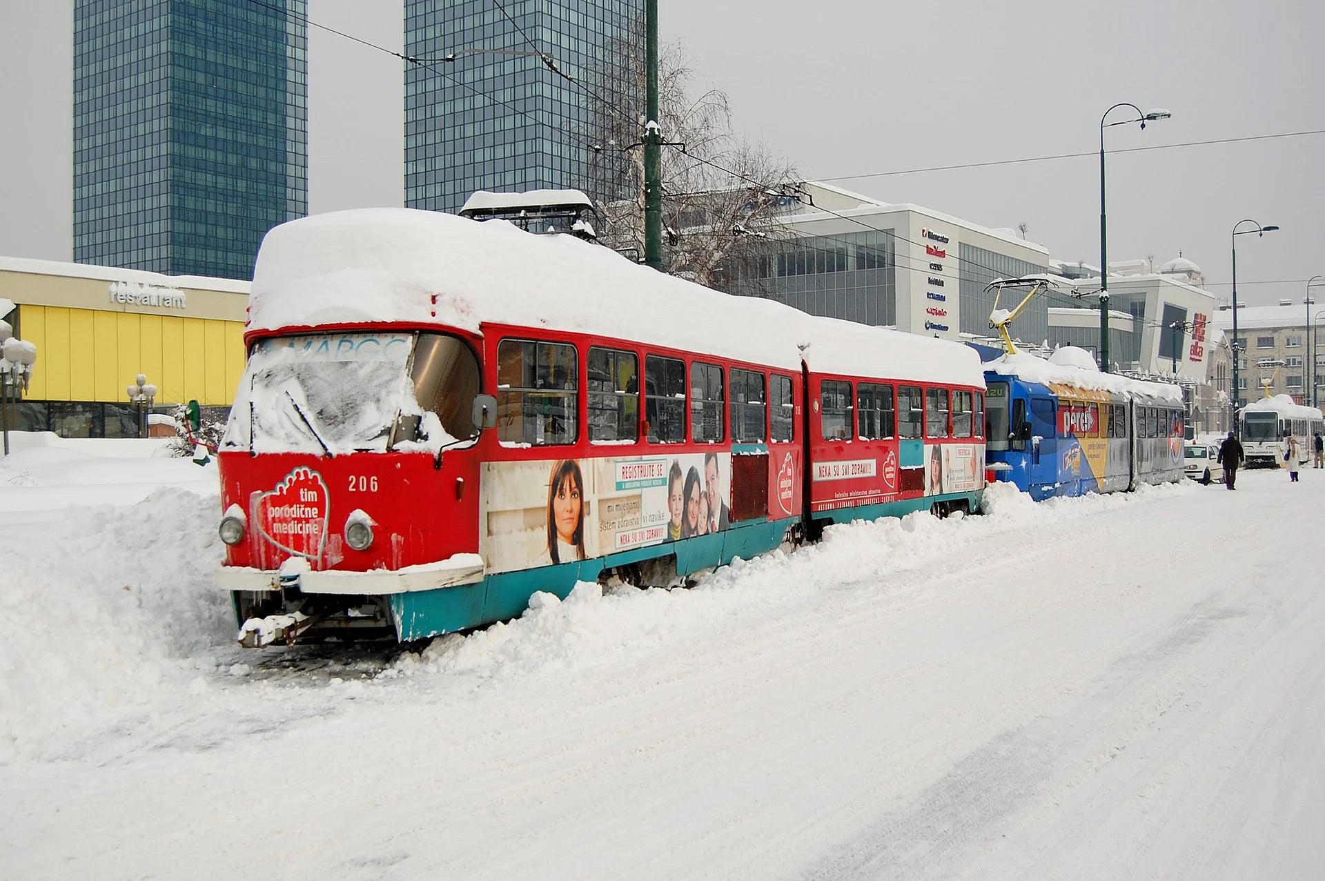 sarajevo_tram206_stuckinsnow_201202052-1662123086652.webp